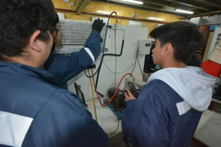 Especialidad de Refrigeración y Climatización Colegio Bicentenario Politécnico San José de Curicó