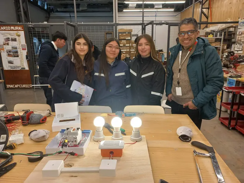 Aprendizaje práctico Taller de Electricidad Inacap Curicó